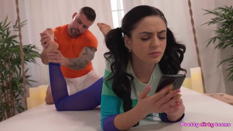 [PrettyDirtyTeens] - Mia Trejsi's Teen Massage Adventure - Mia Trejsi
