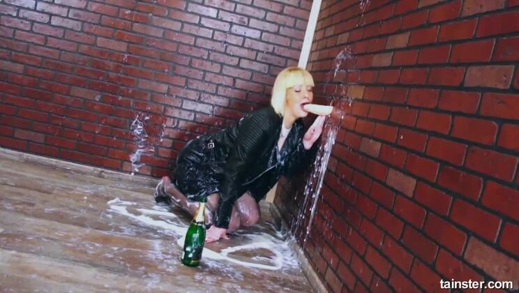 [Tainster] - Leather Fetish Milf Dressed To Impress