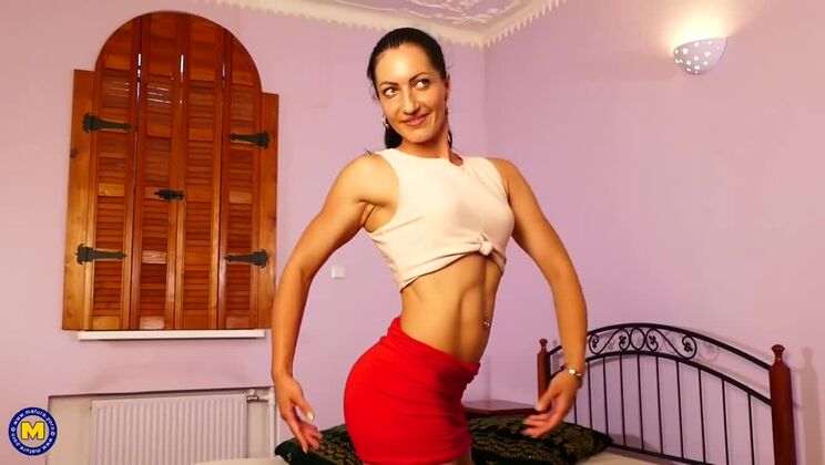 Naughty Brunette Jessica Plays Alone with Her Giant Sex Toy!