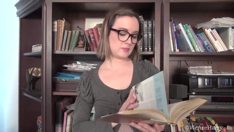 [WeAreHairy] - Ruby Rose Gets Naked and Plays