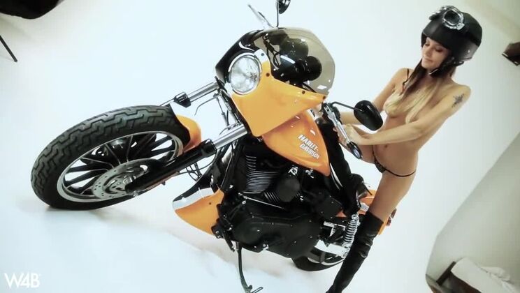 Fetish Model Clover Gets Hot and Heavy in Harley