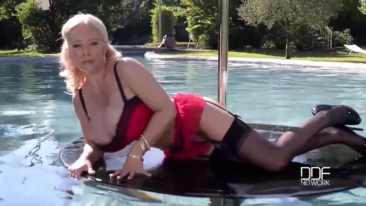 [DDFBusty] - Delz Angel's Solo Striptease: Wet and Wild in the Pool - Delz Angel