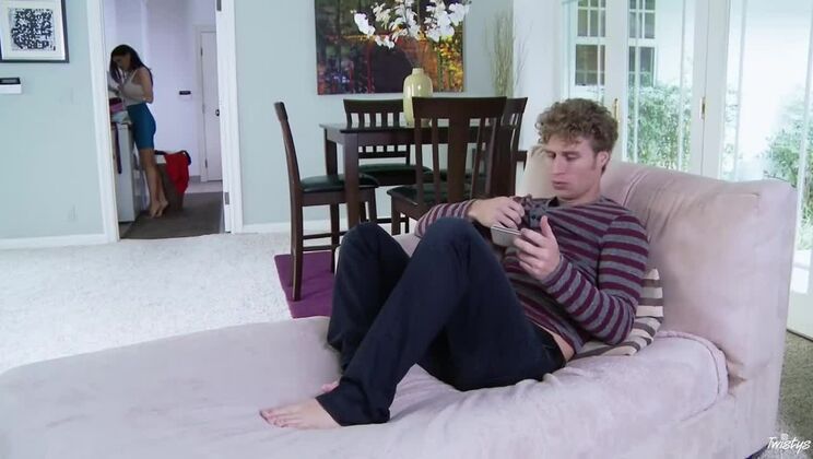 Romi Rain Does Laundry