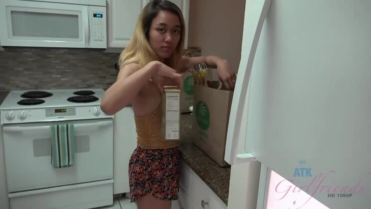 [ATKGirlfriends] - Aria Skye Squirts For The First Time - Aria Skye