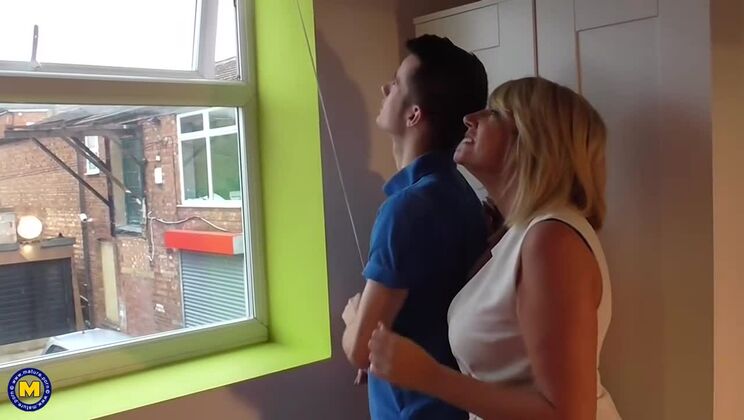 Fucking British Mature Amy