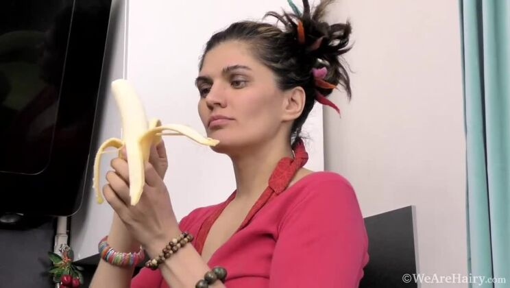 [WeAreHairy] - Hairy Milf Ananda Ray Gives Solo Show