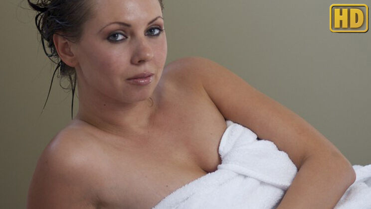 [SelfDesire] - Darla Gets Nice and Wet