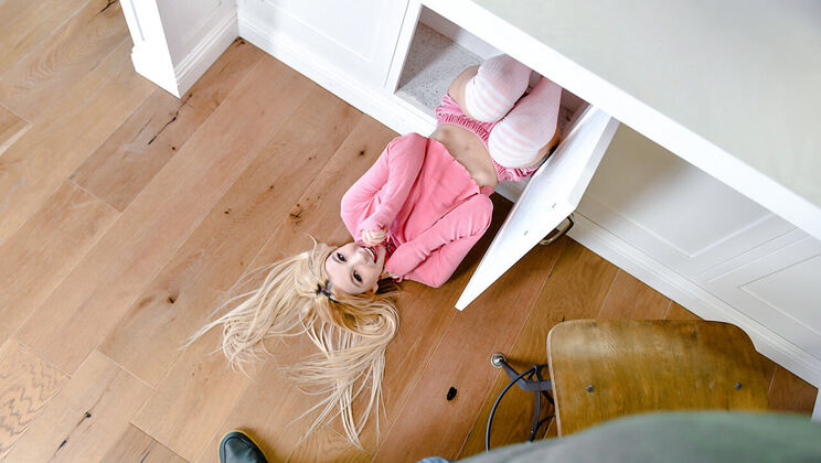 Romeo Price Fucks Teen