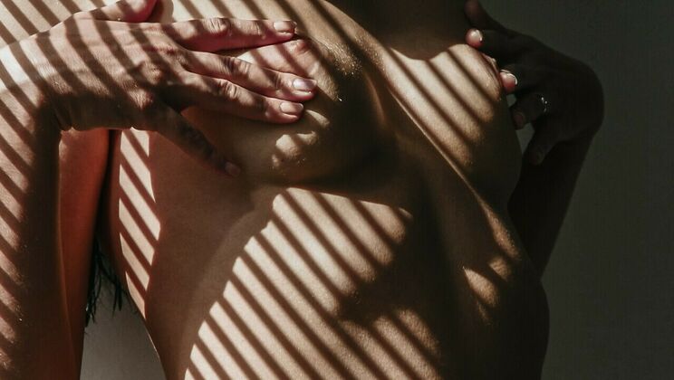 [Babes.com] - Medium Tits Leanne Lace in Cumming Action - Leanne Lace