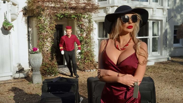 [Brazzers] - Hot Blonde Banging the Bellboy