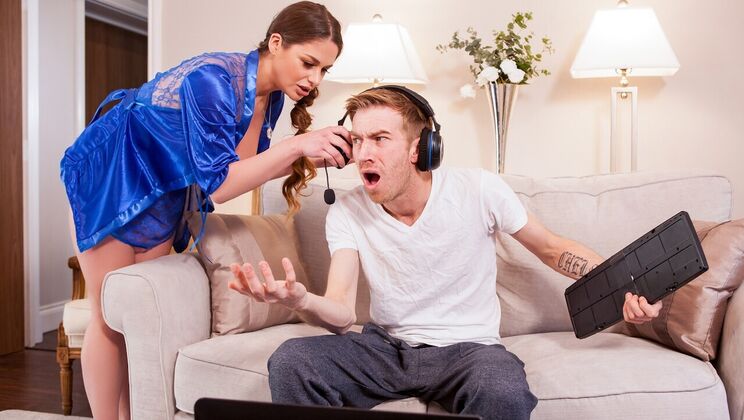 [Brazzers] - Stepmom's Sexy Gamer's Heaven