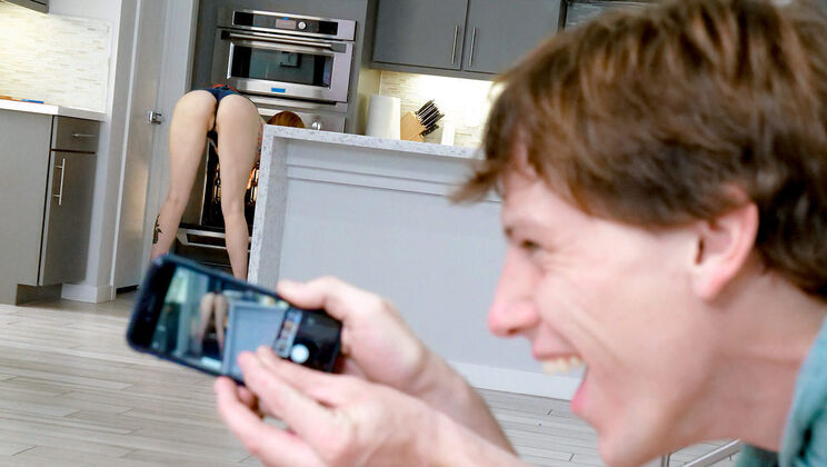 [GingerPatch] - Sexy Redhead Mom Exposed - Rion King - Lauren Phillips