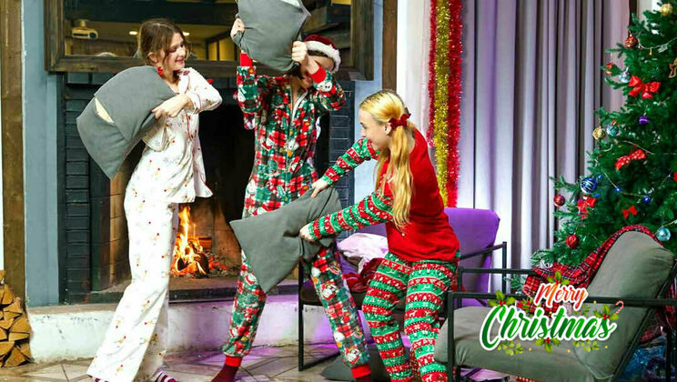 [ClubSweethearts] - Blonde Lesbians Wait for Santa