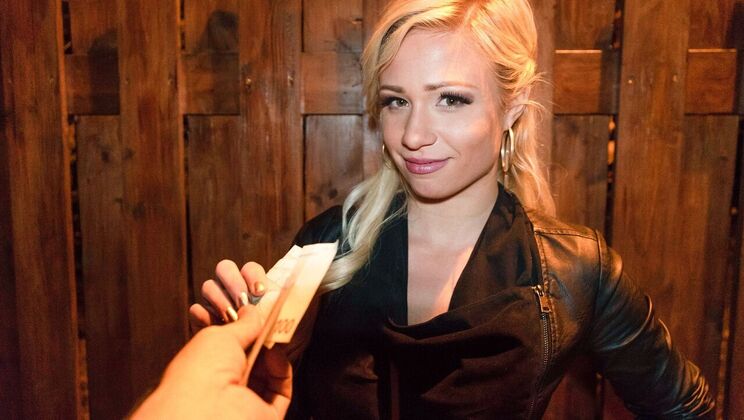 [PublicAgent] - Gabi Gold Laid and Paid in a Public Place - Thomas Hyka - Gabi Gold