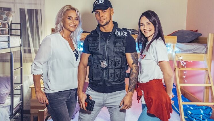 [FakeHostel] - Reverse Cowgirl Rides Heat - Elena Vega - Angelo Godshack - Kathy Anderson