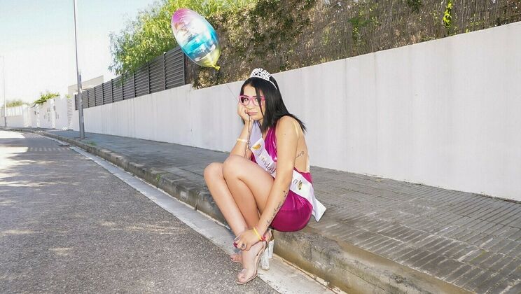 [PublicPickups] - Sizzling Birthday Blowjob - Jordi El Niño Polla - Kitty Love