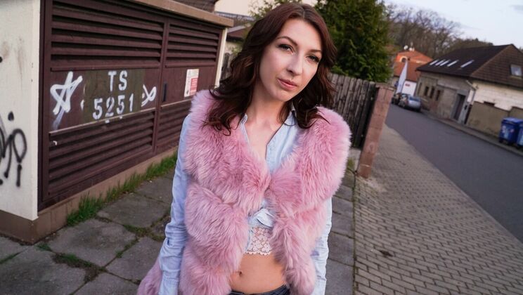 Big Cock Blowjob in Outdoor Setting