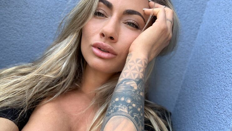 [FakeHubOriginals] - Asian Amateur Masturbates Outdoor