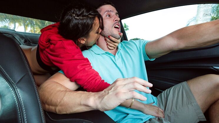 Backseat Blowjob with Brunette Luna