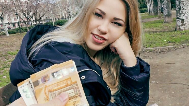 Nerdy Blonde Loves Public Fucking