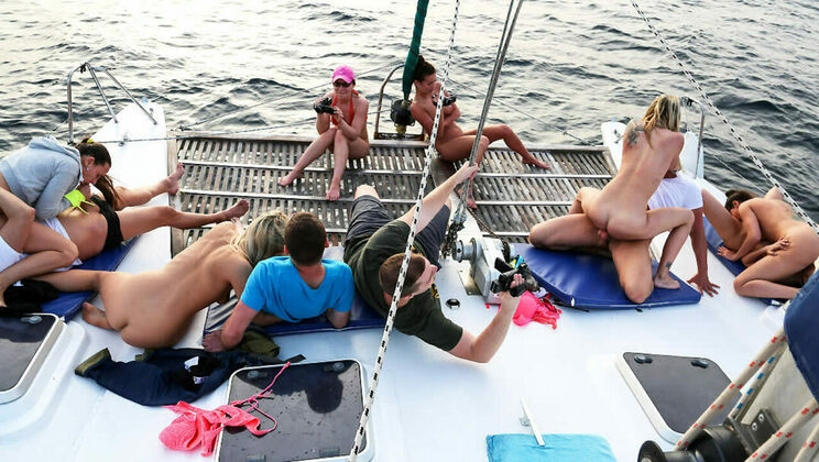 [SummerSinners] - Outdoor Tits And Boat - Julia De Lucia - Mea Melone - Jimena Lago - Bianca Ferrero - Angel Piaf