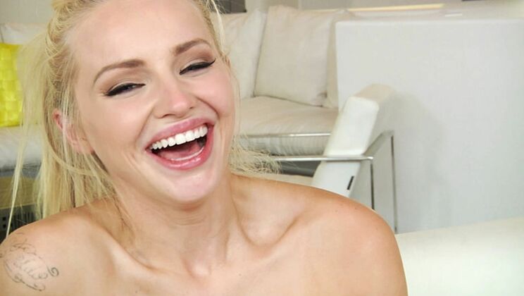 Petite Babe BTS Action