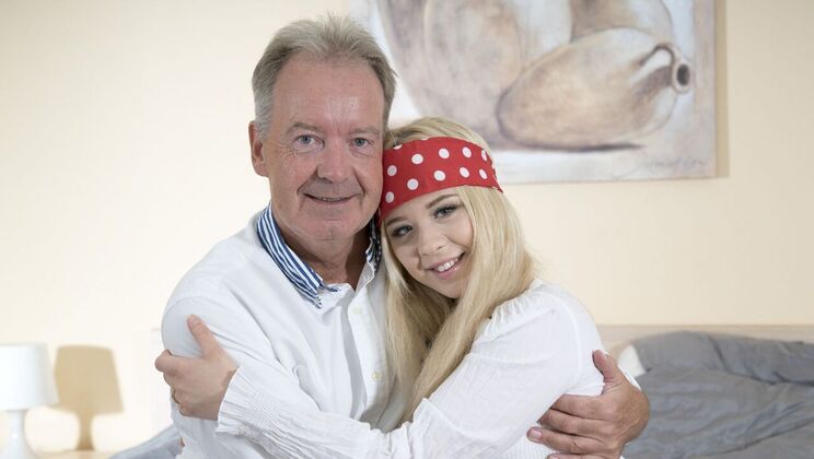 [Oldje] - Deepthroat Delight with Petite Anna Ray