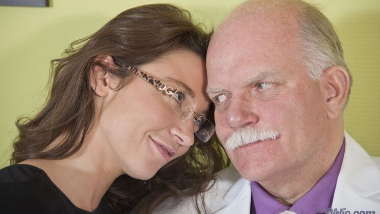 [Oldje] - Young Sex Bomb for Old Butler - Julie Skyhigh - Donny