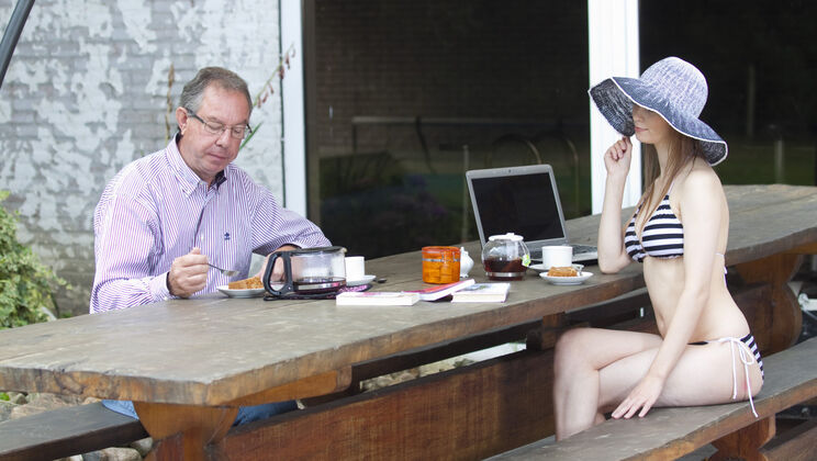 [Oldje] - Young Beata Undine Swallows