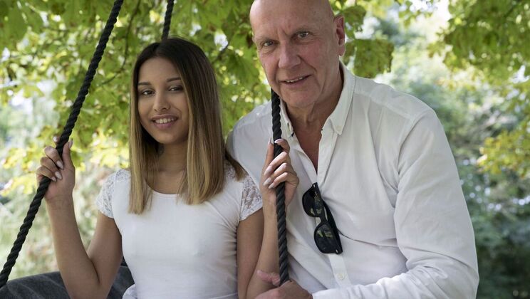 [Oldje] - Older Man, Younger Woman, Wild Ride - Hugo - Roxy Lips