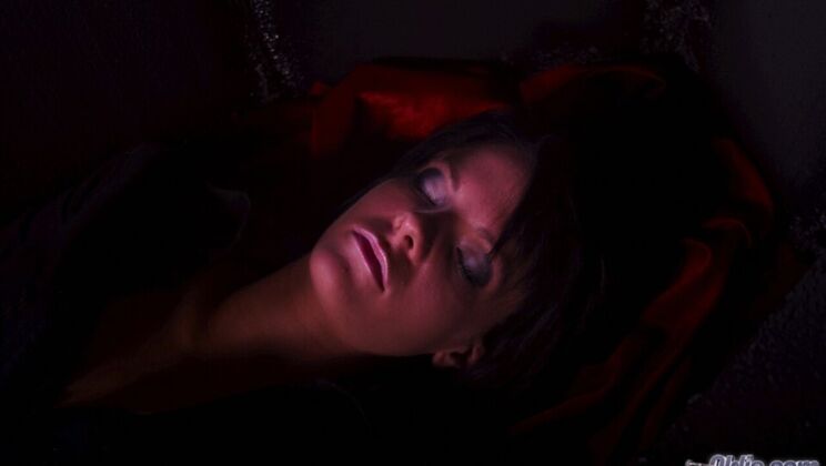 Aliz Says No Touching