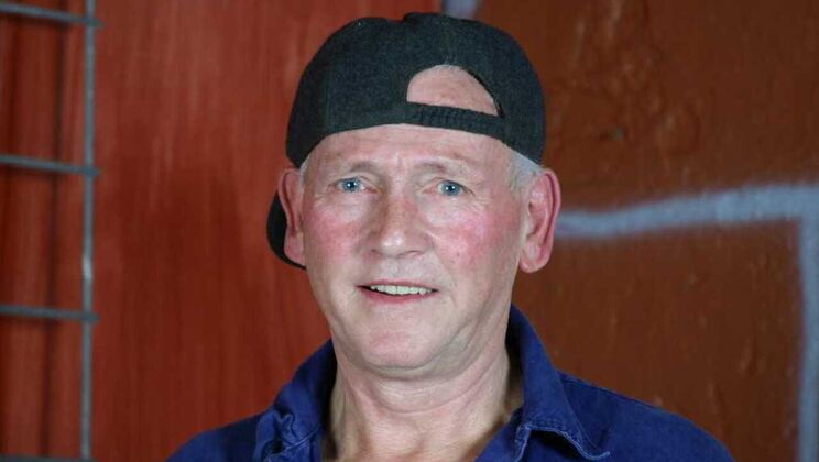 [Oldje] - Blonde Gets Help with Cum Swallowing