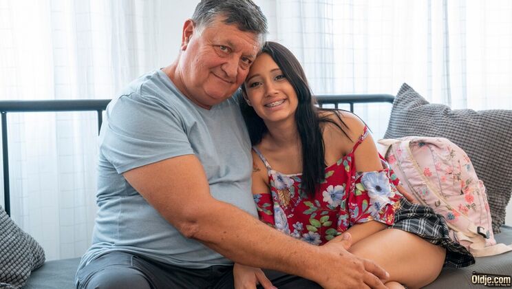 [Oldje] - Small Girl Scams Big Landlord