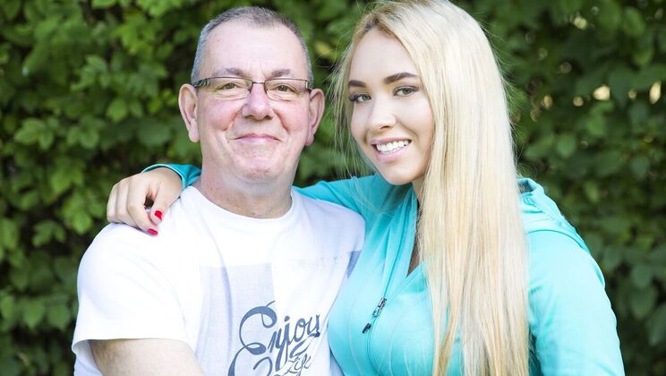 [Oldje] - Rainy Day Romp: Briana and Bryn Get Dirty