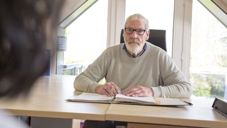 [Oldje] - Skinny Brunette Learns Fast - Mia Navarro - Peter