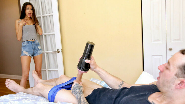 [SpyFam] - Eliza Ibarra Gives Step Brother A Blowjob