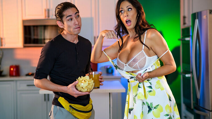 [MyFriend'sHotMom] - Milf Reagan Foxx Sucks And Fucks Young Athlete