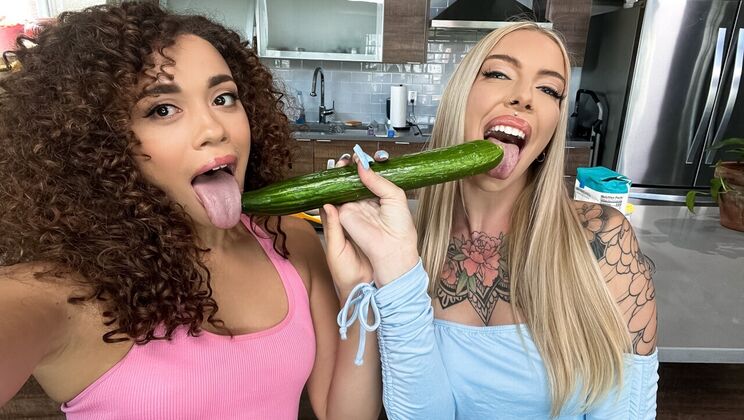 [WeLiveTogether] - Babes Bake and Taste