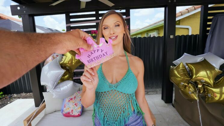 [IKnowThatGirl] - Layna's Party Rescue - jmac - Layna Landry