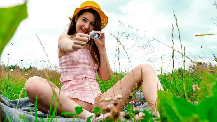 [ClubSweethearts] - Jolie Butt's Outdoor Orgasm Among Flowers