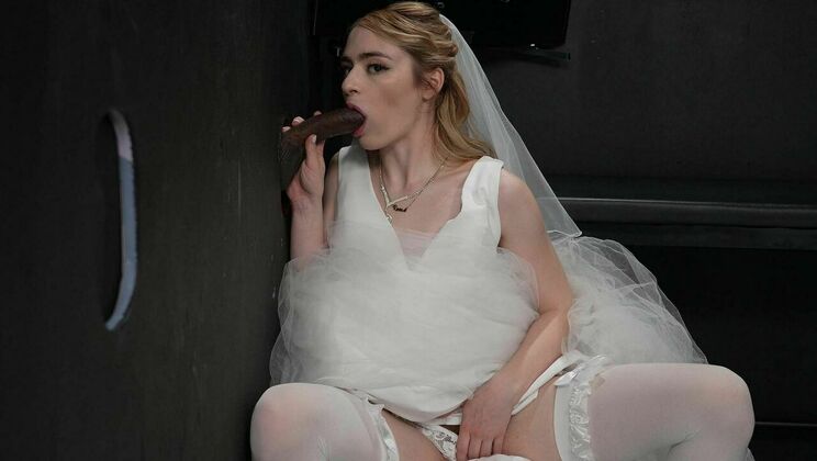 [GloryHole] - Reese Robbins Tattooed Reality Star