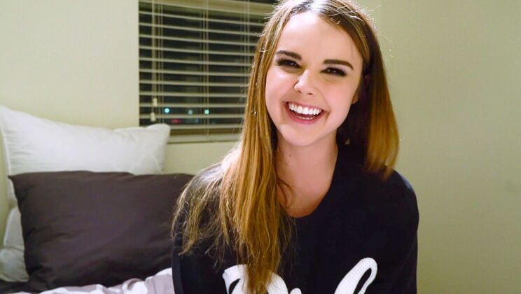 [PrettyDirty] - Hot Brunettes on the Market: A BTS Look