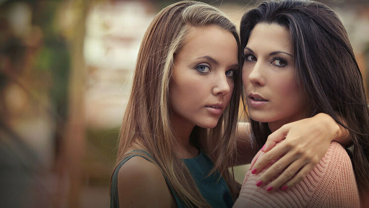 [SexArt] - Curly Lesbians in Lingerie: A Sexy/close Up Encounter - Alexa Tomas - Mango A