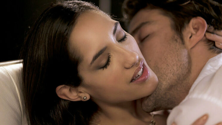 [SexArt] - Kissing, Kissing, and More Kissing with Chloe Amour - Chloe Amour - Jay Smooth