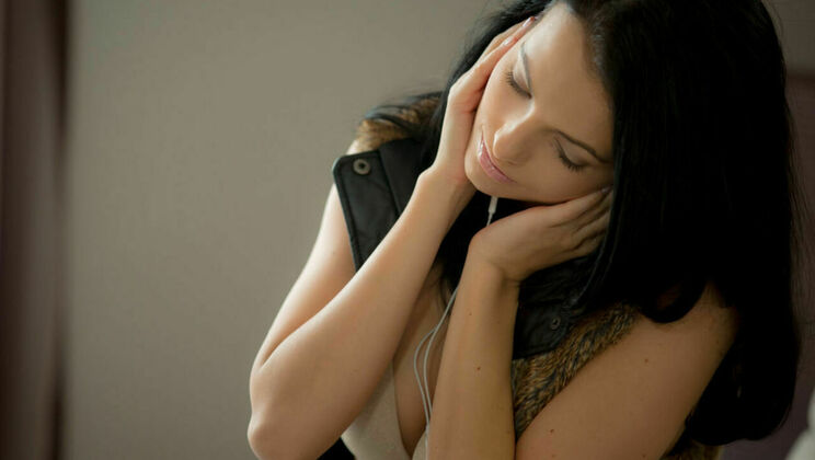 [SexArt] - Curly Czech Cutie's Naughty Yoga Routine (2014) - Sapphira A