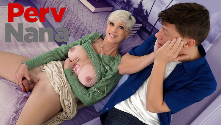 Blonde Bombshell Foxxxy Darlin's Dirty Thoughts