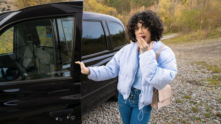 [FakeTaxi] - 20 Euros for a Latina Blowjob - Mih Ninfetinha