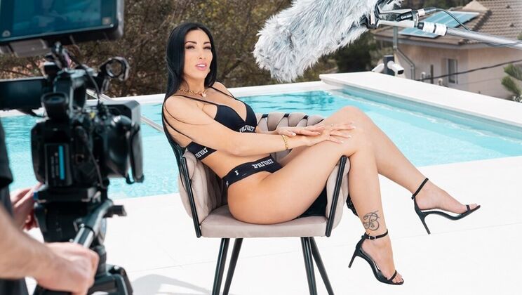 Clea Gaultier Behind the Scenes