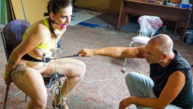 [Submissed] -  Brunette Babe Under My Wand  - Stepsis Suzie