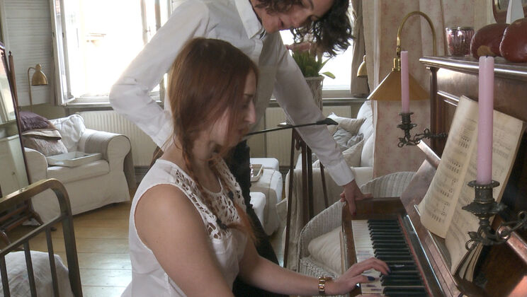 Lolo and Rococo: Kissing and Masturbating